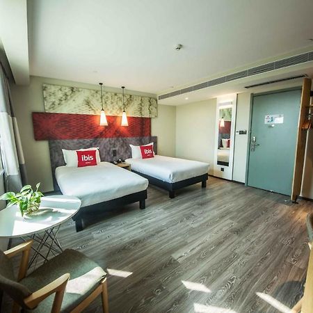 Ibis Urumqi Weixing Square Hotel מראה חיצוני תמונה