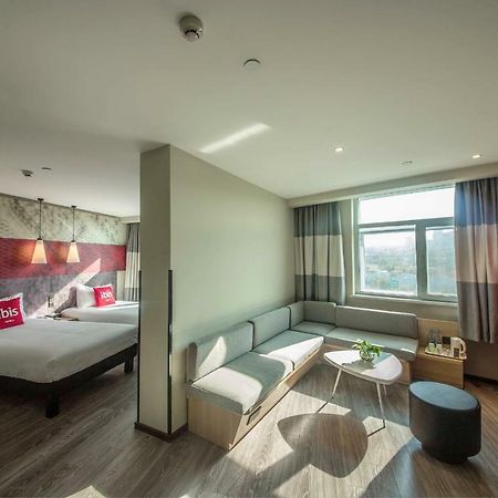Ibis Urumqi Weixing Square Hotel מראה חיצוני תמונה