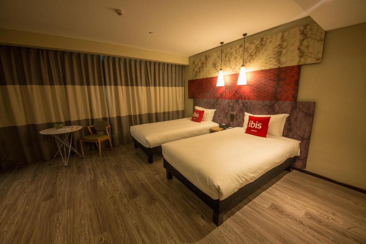 Ibis Urumqi Weixing Square Hotel מראה חיצוני תמונה