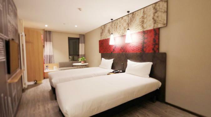 Ibis Urumqi Weixing Square Hotel מראה חיצוני תמונה